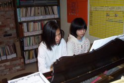 Studio with pianos and students